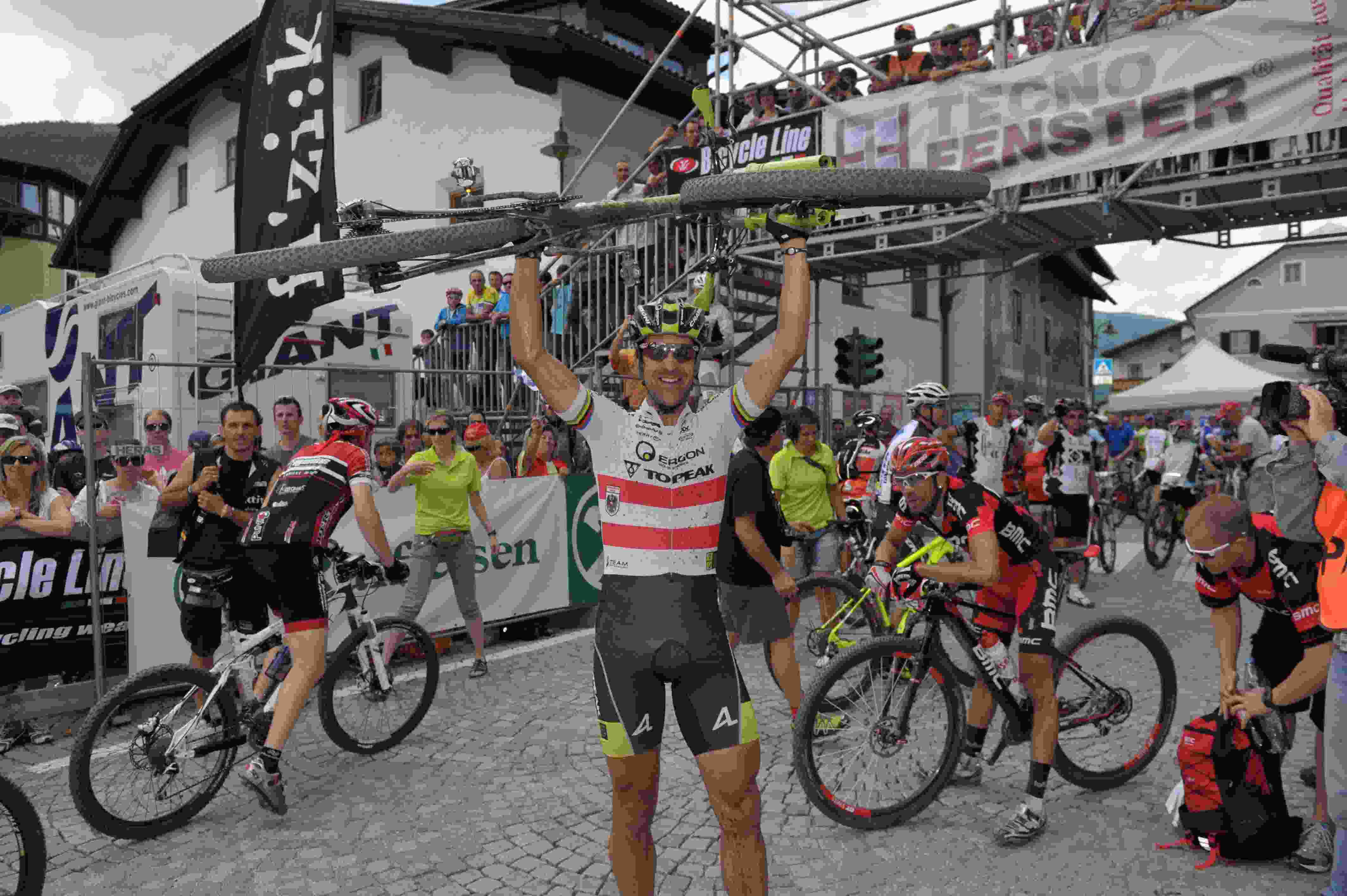 Südtirol Dolomiti Superbike: Al via l’élite mondiale – Prima gara dopo i Campionati del Mondo – I medagliati meditano sulle possibili rivincite – I favoriti.